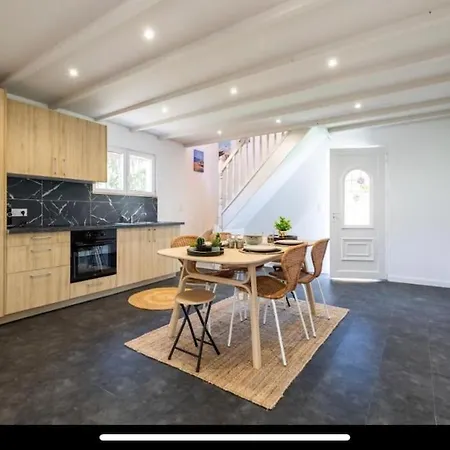 Maison A Deux Pas Du Port